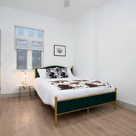 Apartment Luxury 4br Apt In Uptown - Walk Everywhere! *