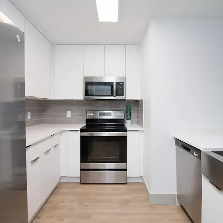 Apartment Luxury 4br Apt In Uptown - Walk Everywhere! *
