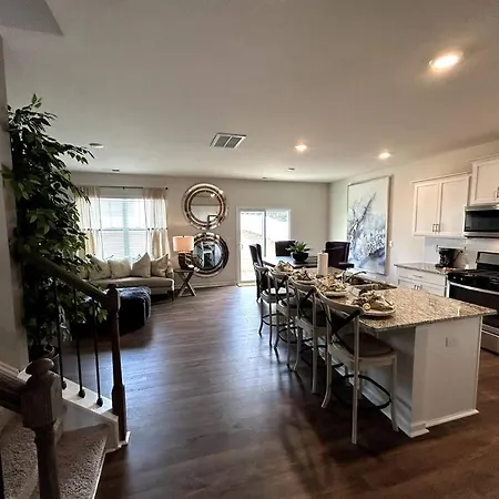 Holiday home Sweet 5 Bedroom 3 Bath Charlotte