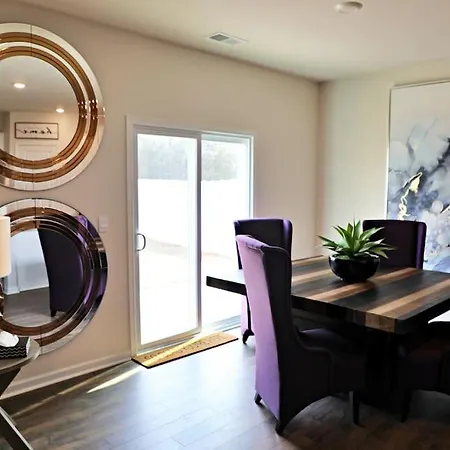 Sweet 5 Bedroom 3 Bath Holiday home Charlotte