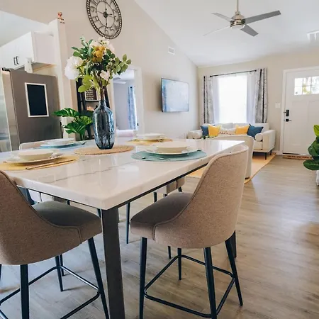 Retreat - 4 Bedroom Oasis With King & Private Yard Near Downtown * Charlotte