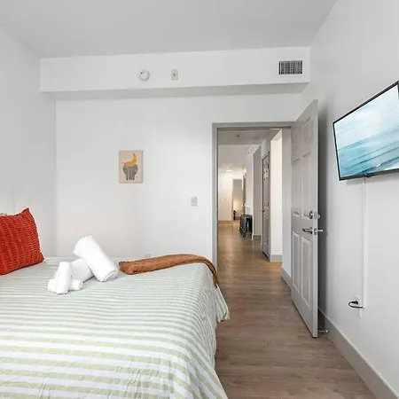The Tar Heel - Stylish 4br With City Views - Free Parking - Gym - Pet-friendly * Charlotte