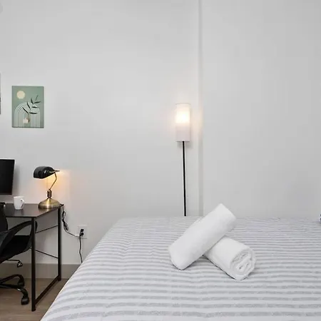 Spacious 4 Bed - 2 Mins To Stadium - Free Parking - Gym - Views * Charlotte