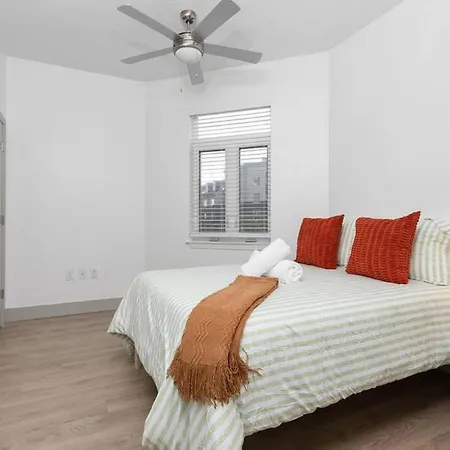 Apartment The Tar Heel - Stylish 4br With City Views - Free Parking - Gym - Pet-friendly *