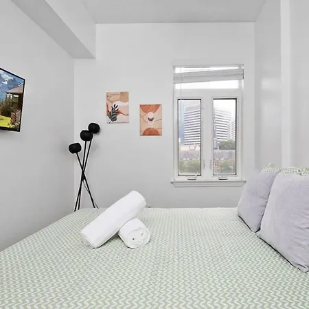 Apartment Spacious 4 Bed - 2 Mins To Stadium - Free Parking - Gym - Views