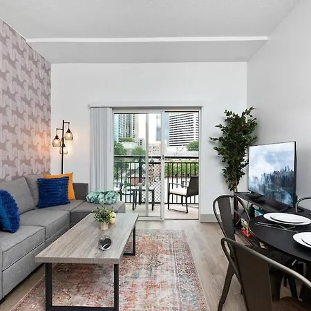 Spacious 4 Bed - 2 Mins To Stadium - Free Parking - Gym - Views * Charlotte
