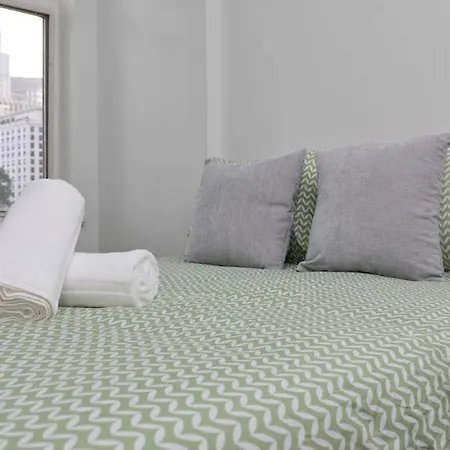 Spacious 4 Bed - 2 Mins To Stadium - Free Parking - Gym - Views * Charlotte