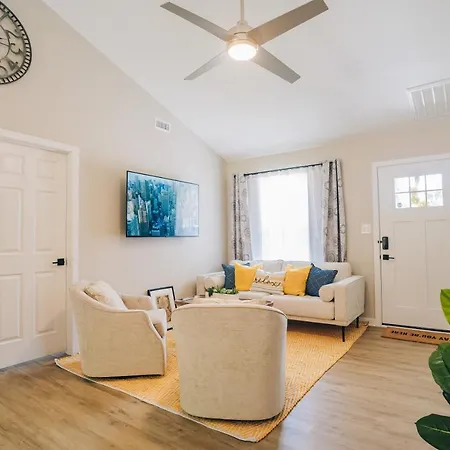 Retreat - 4 Bedroom Oasis With King & Private Yard Near Downtown * Charlotte