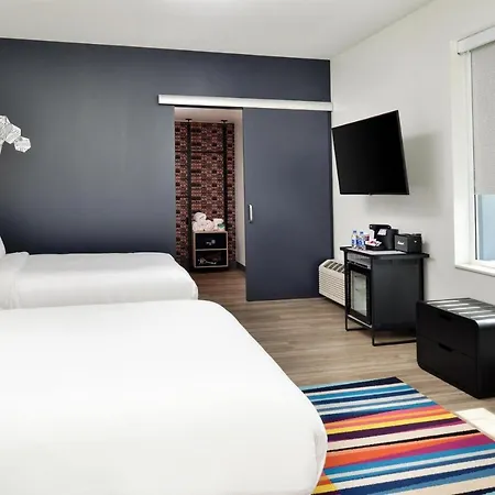 Hotel Aloft By Marriott Airport