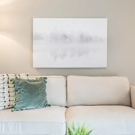 Modern In Prime Location Id9435 Apartment *