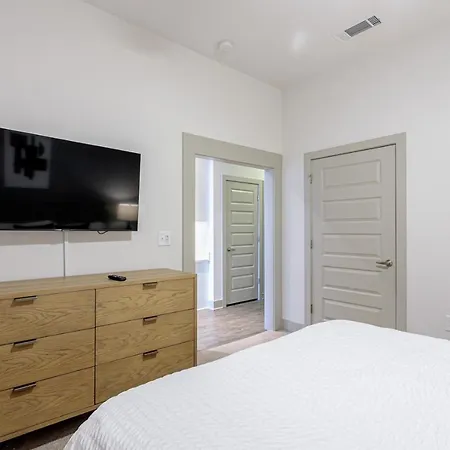 Modern In Prime Location Id3677 Apartment