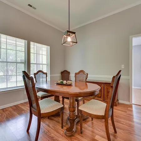 Holiday home Vacation Near Motor Speedway! *