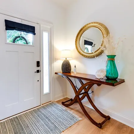 Getaway With Yard - 3 Mi To Uptown! Holiday home Charlotte