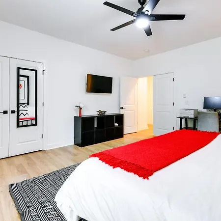 Getaway With Yard - 3 Mi To Uptown! Holiday home Charlotte