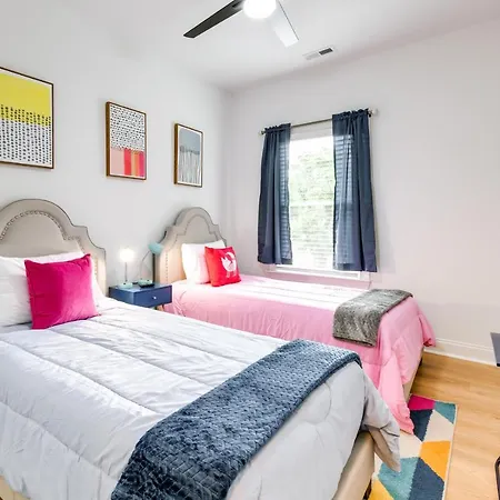 Getaway With Yard - 3 Mi To Uptown!