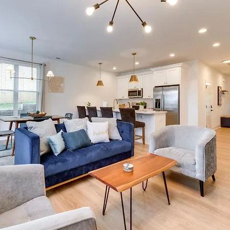 Holiday home Getaway With Yard - 3 Mi To Uptown! Charlotte