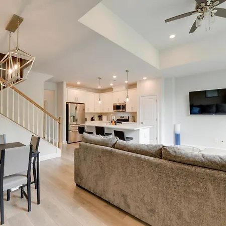 Holiday home Spacious Vacation Near Uptown! *
