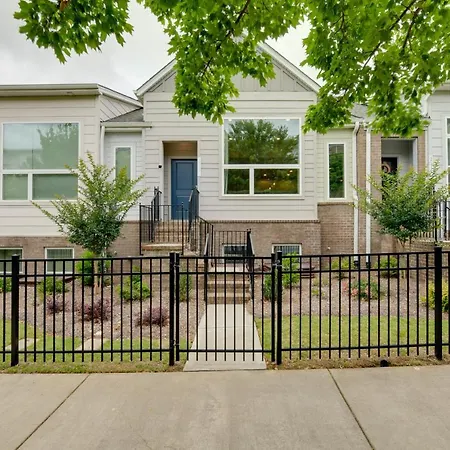 Spacious Vacation Near Uptown!