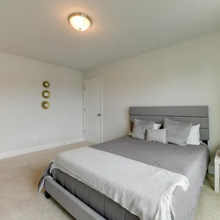 Spacious Vacation Near Uptown! *