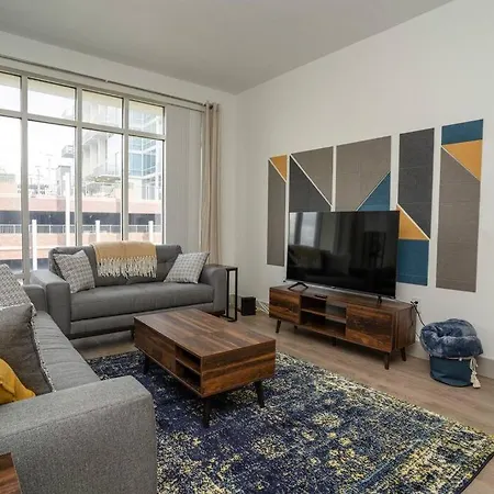 Upscale 3br Apt- Walk To Boa, Spectrum Ctr, Truist Apartment