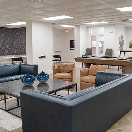 Apartment Upscale 3br Apt- Walk To Boa, Spectrum Ctr, Truist