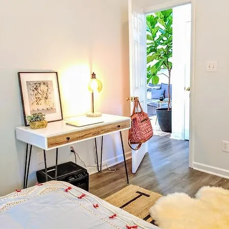 Rare Downtown Matthews Walk 2 Shops Restauraunts Hike Clt 2 Bedroom Not 3br Charlotte