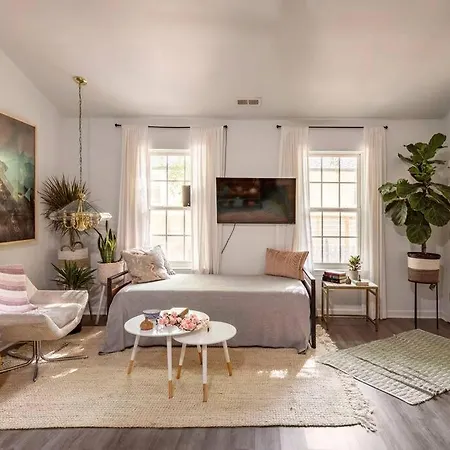 Rare Downtown Matthews Walk 2 Shops Restauraunts Hike Clt 2 Bedroom Not 3br *