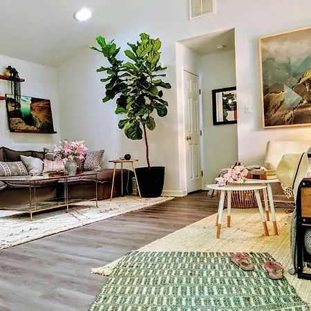 Rare Downtown Matthews Walk 2 Shops Restauraunts Hike Clt 2 Bedroom Not 3br Holiday home
