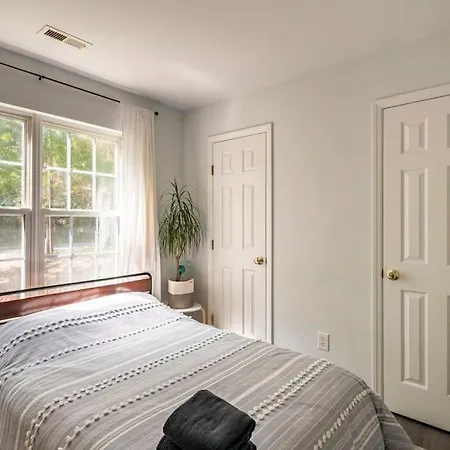 Rare Downtown Matthews Walk 2 Shops Restauraunts Hike Clt 2 Bedroom Not 3br * Charlotte