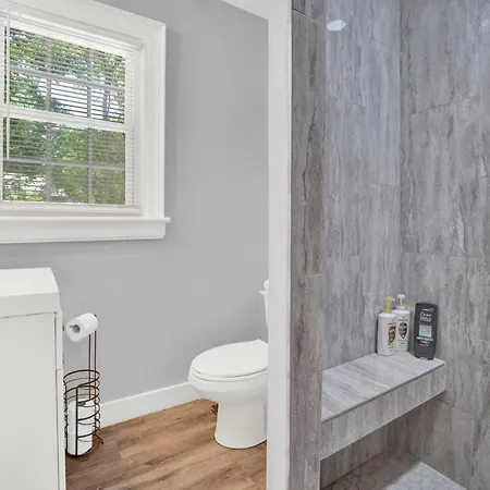 Charming 3 Bdrm In - 1 Mile To Uptown Holiday home Charlotte