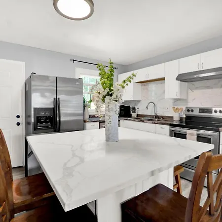 Charming 3 Bdrm In - 1 Mile To Uptown Charlotte