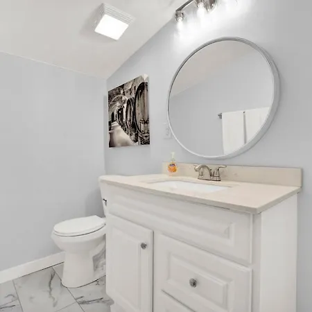 Charming 3 Bdrm In - 1 Mile To Uptown Holiday home Charlotte