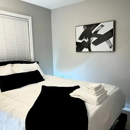 Holiday home 2bd 2.5ba Game Townhome In