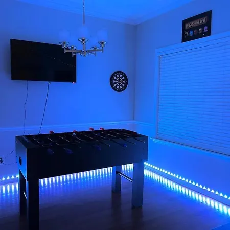 2bd 2.5ba Game Townhome In Holiday home