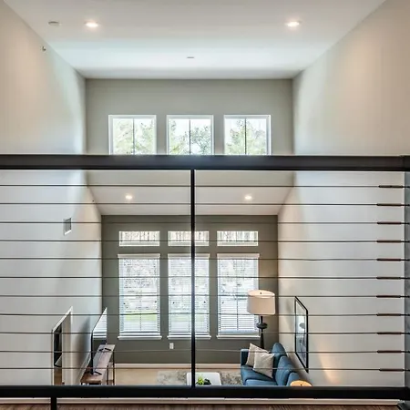 Modern In Prime Location Id3589x29 * Charlotte
