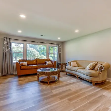 Charming Home: 2 Mi To Downtown! Charlotte
