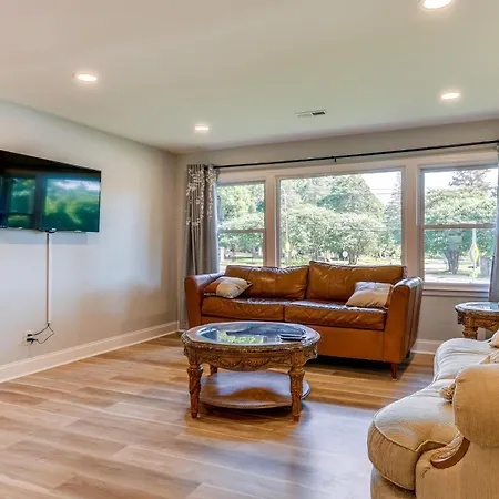Holiday home Charming Home: 2 Mi To Downtown! Charlotte