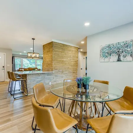 Charming Home: 2 Mi To Downtown! Charlotte