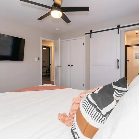 Quiet Getaway Near Uptown/noda & Free Parking Holiday home Charlotte