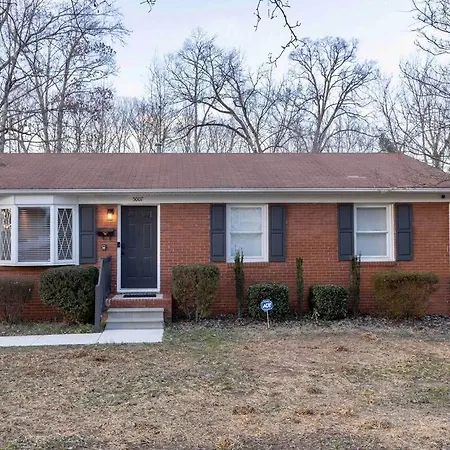 Quiet Getaway Near Uptown/noda & Free Parking