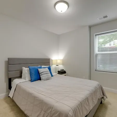 Holiday home Spacious Vacation Near Uptown!