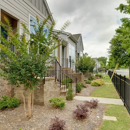 Spacious Vacation Near Uptown! *
