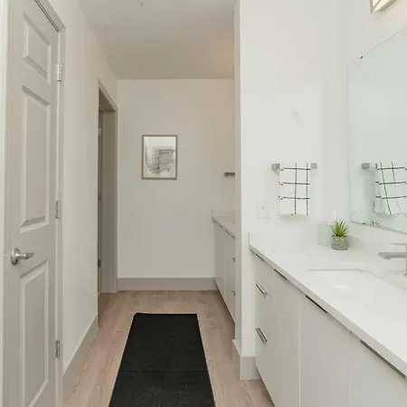 Apartment Upscale 3br Apt- Walk To Boa, Spectrum Ctr, Truist Charlotte