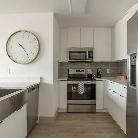 Upscale 3br Apt- Walk To Boa, Spectrum Ctr, Truist