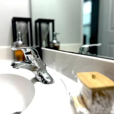 2bd 2.5ba Game Townhome In Holiday home Charlotte