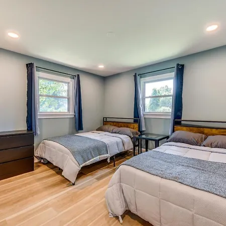 Holiday home Charming Home: 2 Mi To Downtown! Charlotte