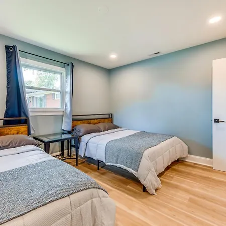 Charming Home: 2 Mi To Downtown! Holiday home