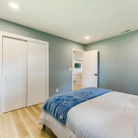 Charming Home: 2 Mi To Downtown!