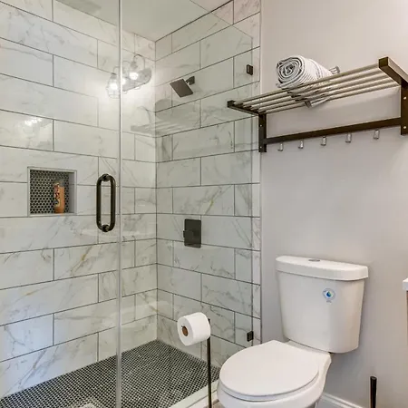 Charming Home: 2 Mi To Downtown! * Charlotte
