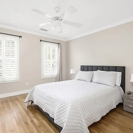 Mckee Manor- South Clt-matthews-3000 Sq Ft Holiday home *